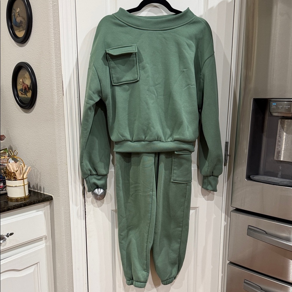 Green Sweatshirt and Joggers Set